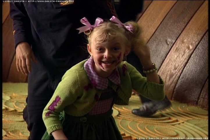 RU dakota fanning misc pics mainly cat in the hat on newbey